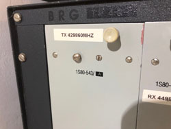 BRG TR401 szintézeres, EPROM-vezérelt URH rádió adó-vevő bázisállomás/átjátszó