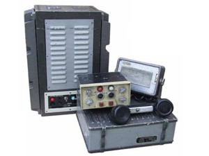 BRG FM10-160 mobil URH rádió adó-vevő képe - BRG URH kézirádió termékcsalád tagja, elektroncsöves készülék, magyar ipari termék