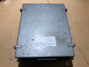 BRG FM10-160 elektroncsöves mobil URH adóvevő, külső felülnézet, árnyékoló fedlapokkal