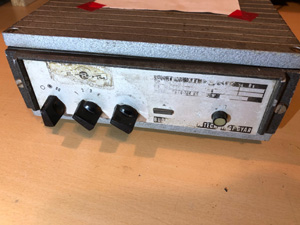 BRG FM10-164 mobil URH adó-vevő, teljesen tranzisztorizált, félvezetős, beépített kezelős, speciáis kivitel