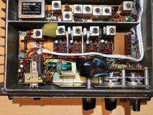 BRG FM10-164 mobil URH adó-vevő, teljesen tranzisztorizált, félvezetős, beépített kezelős, speciáis kivitel