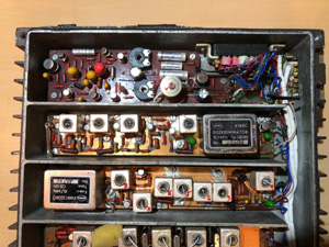 BRG FM10-164 mobil URH adó-vevő, teljesen tranzisztorizált, félvezetős, beépített kezelős, speciáis kivitel