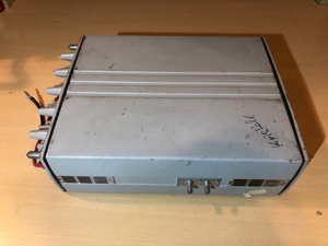 BRG FM301 és BRG FM303 URH mobil adó-vevő, teljesen félvezetős, modern technológia, korszerű fejlesztés, külső oldalnézet