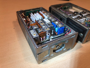 BRG FM503 (Maros-D) hordozható URH kézi adóvevő, belső felépítés közelnézet