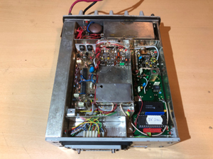 BRG TR301-160, szintézeres, EPROM-vezérelt, mobil URH rádió adó-vevő, BRG Rádiótechnikai Rt. Salgótarján